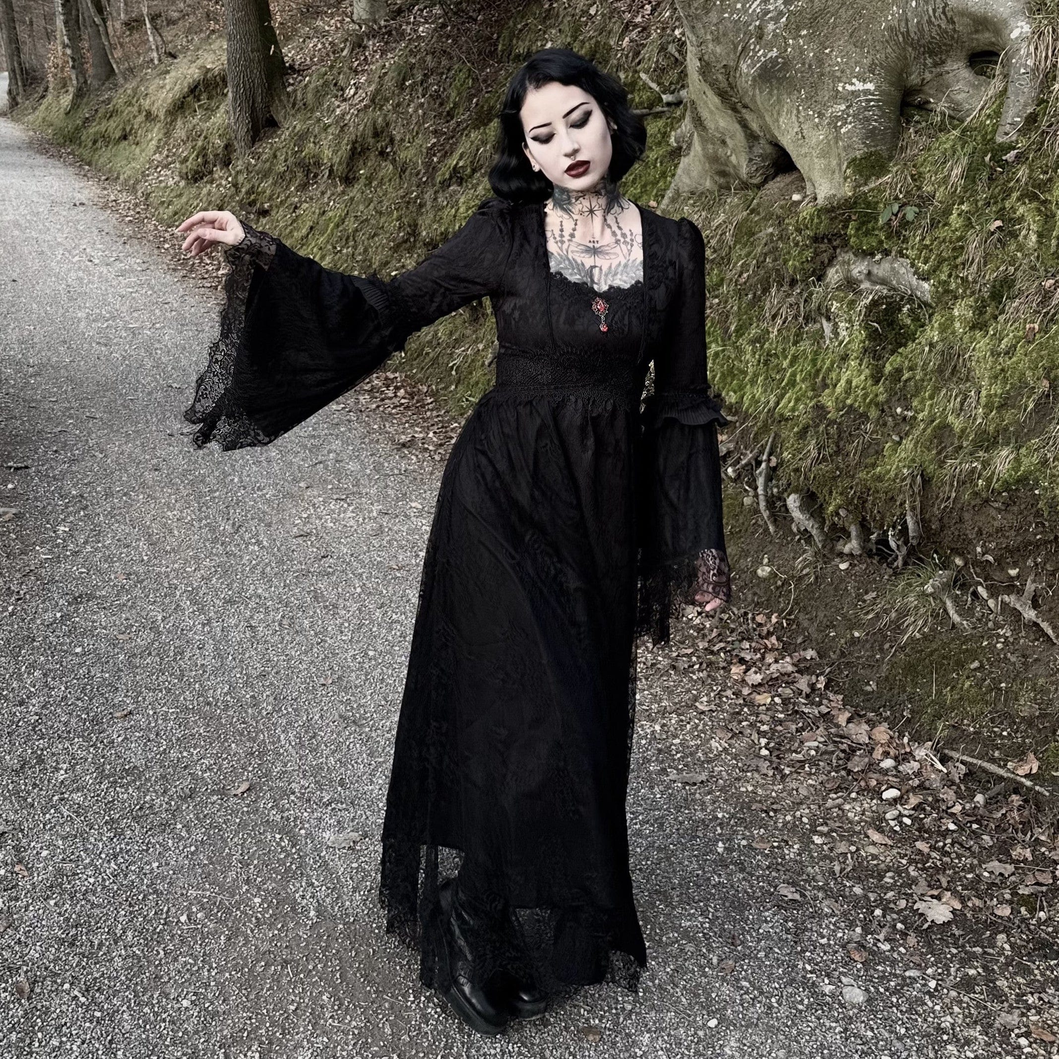 Darkinlove Women's Gothic Floral Embroidered Lace Splice Wedding Dress