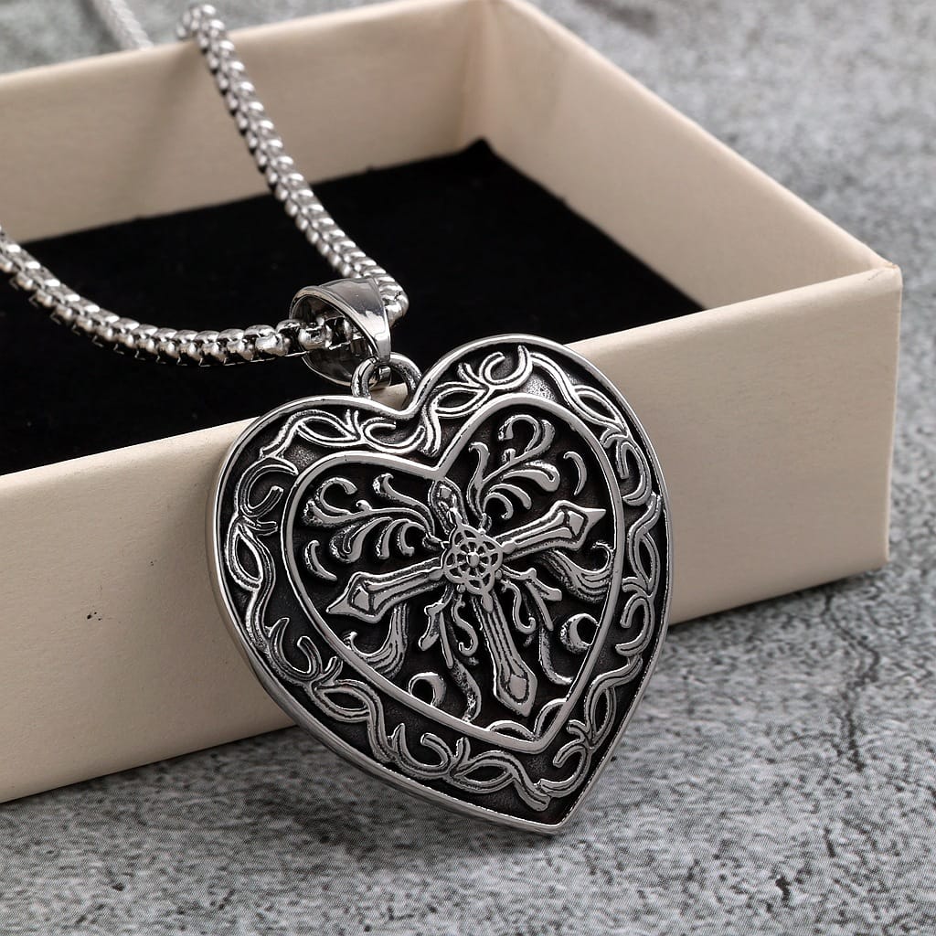 Kobine Men's Punk Embossed Heart Necklace