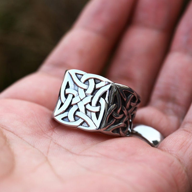 Kobine Men's Punk Celtic Knot Carved Ring