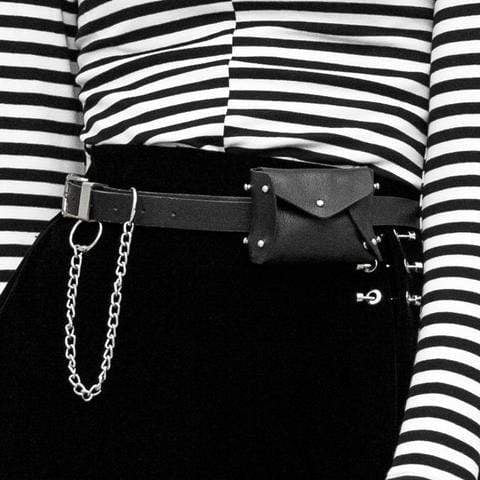 How to Become a Goth Queen With The Right Accessories?