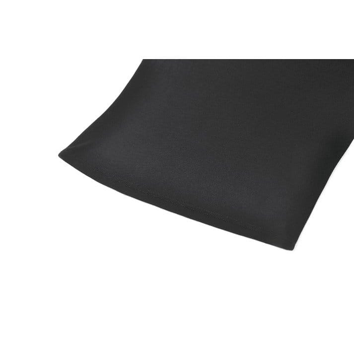 Canotta da donna Darkinlove con scollo all'americana e ritagli a forma di ragno gotico.