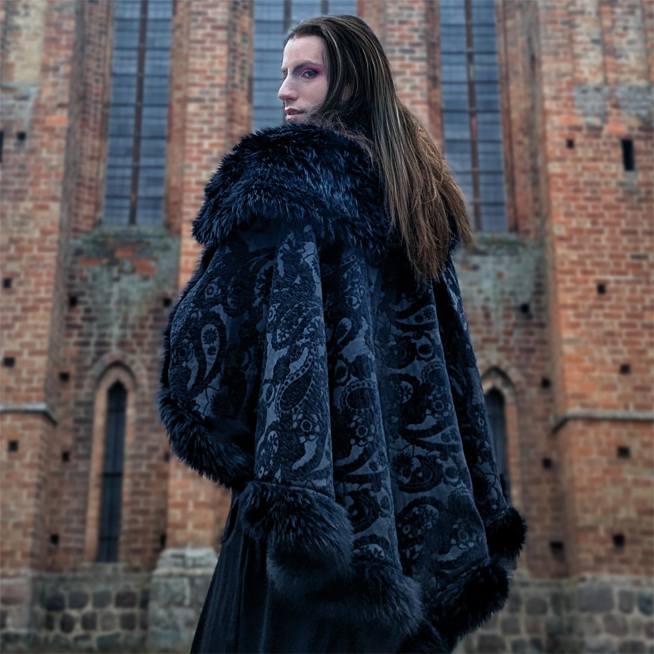 DEVIL FASHION Men's Gothic Floral Printed Faux Fur Splice Cape