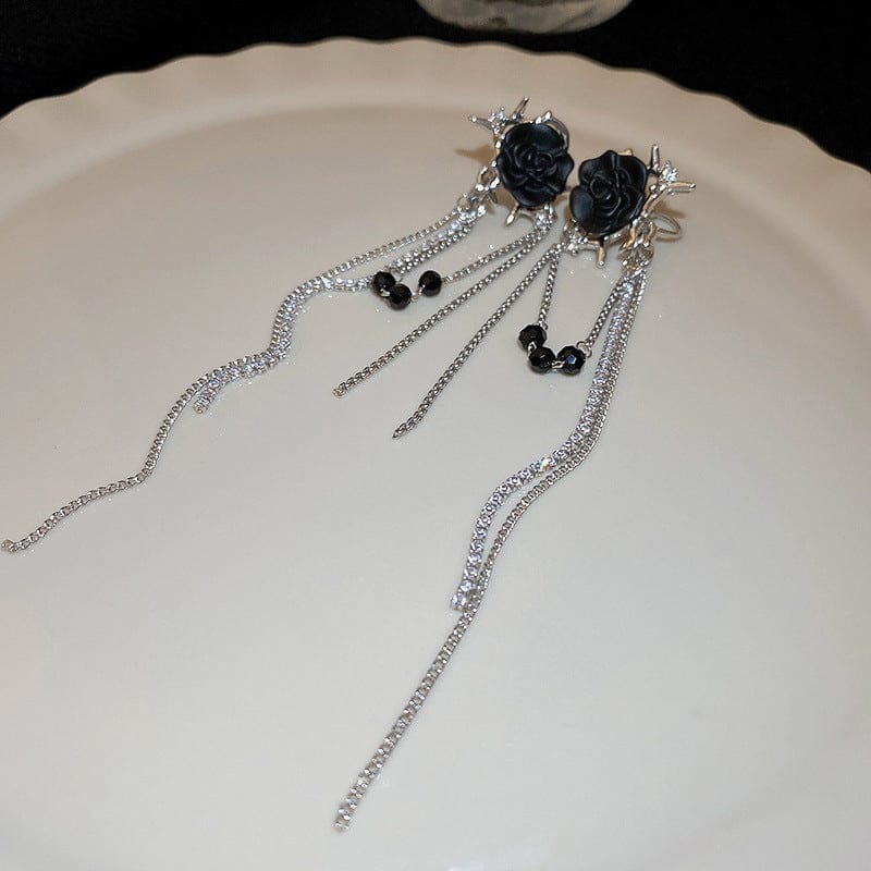 Damskie kolczyki z gotyckim czarnym łańcuszkiem Kobine z różą