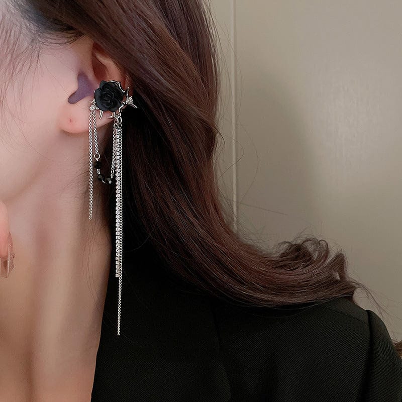 Damskie kolczyki z gotyckim czarnym łańcuszkiem Kobine z różą