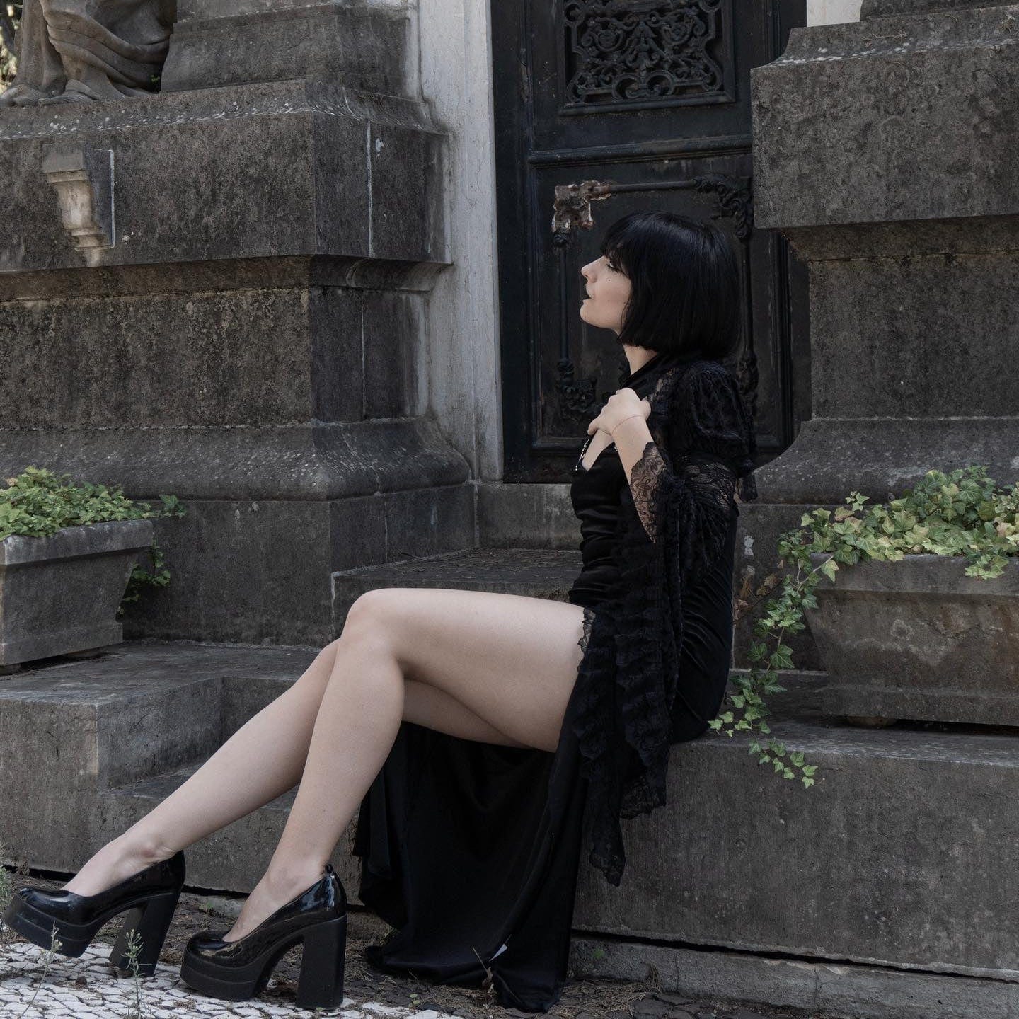 Kobine Damen Gothic Neckholder Cutout Slit Maxikleid