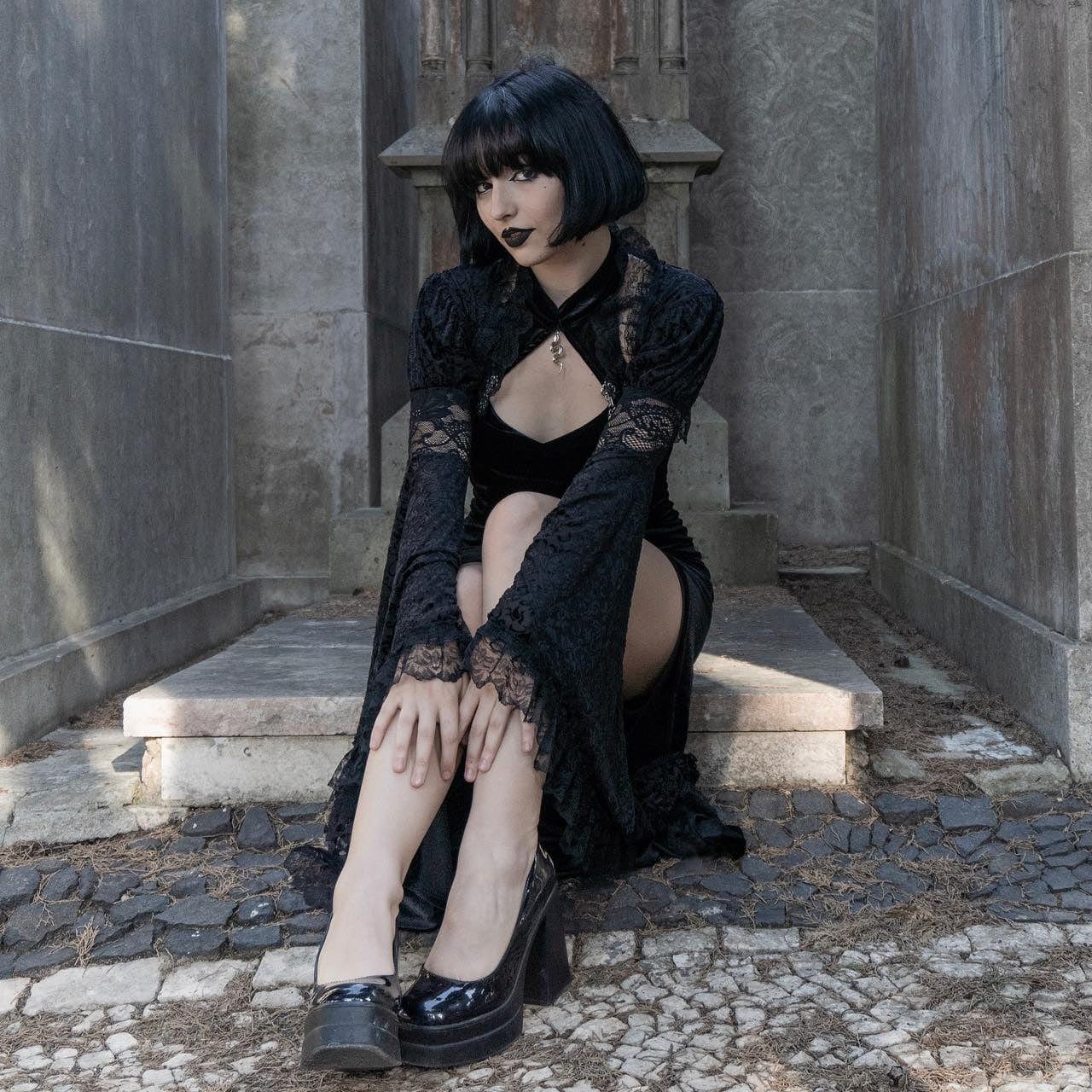 Kobine Damen Gothic Neckholder Cutout Slit Maxikleid