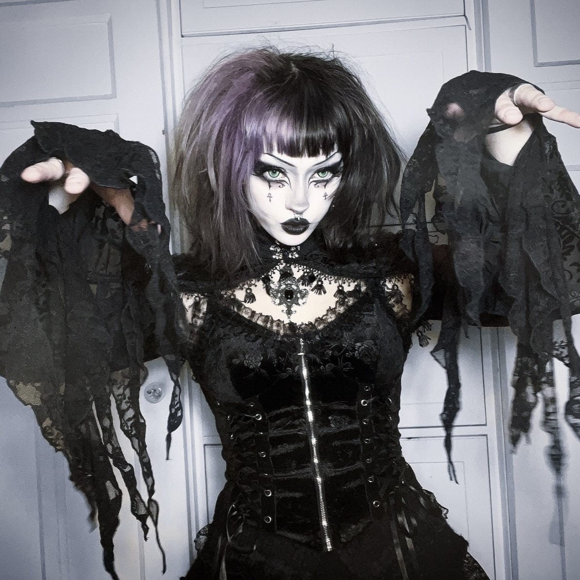 Top de tirantes de malla con encaje gótico y tirantes Kobine para mujer