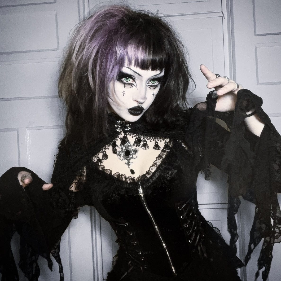 Top de tirantes de malla con encaje gótico y tirantes Kobine para mujer