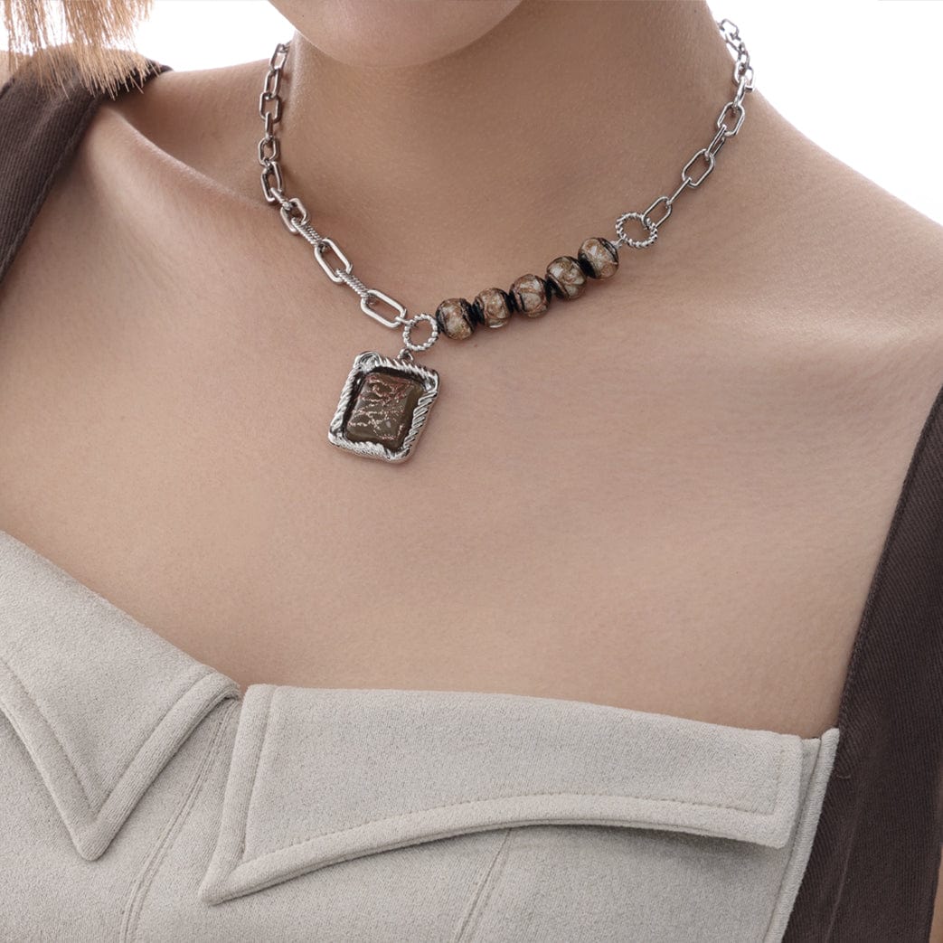 Kobine Damen-Halskette mit Punk-Perlen und rechteckigem Anhänger