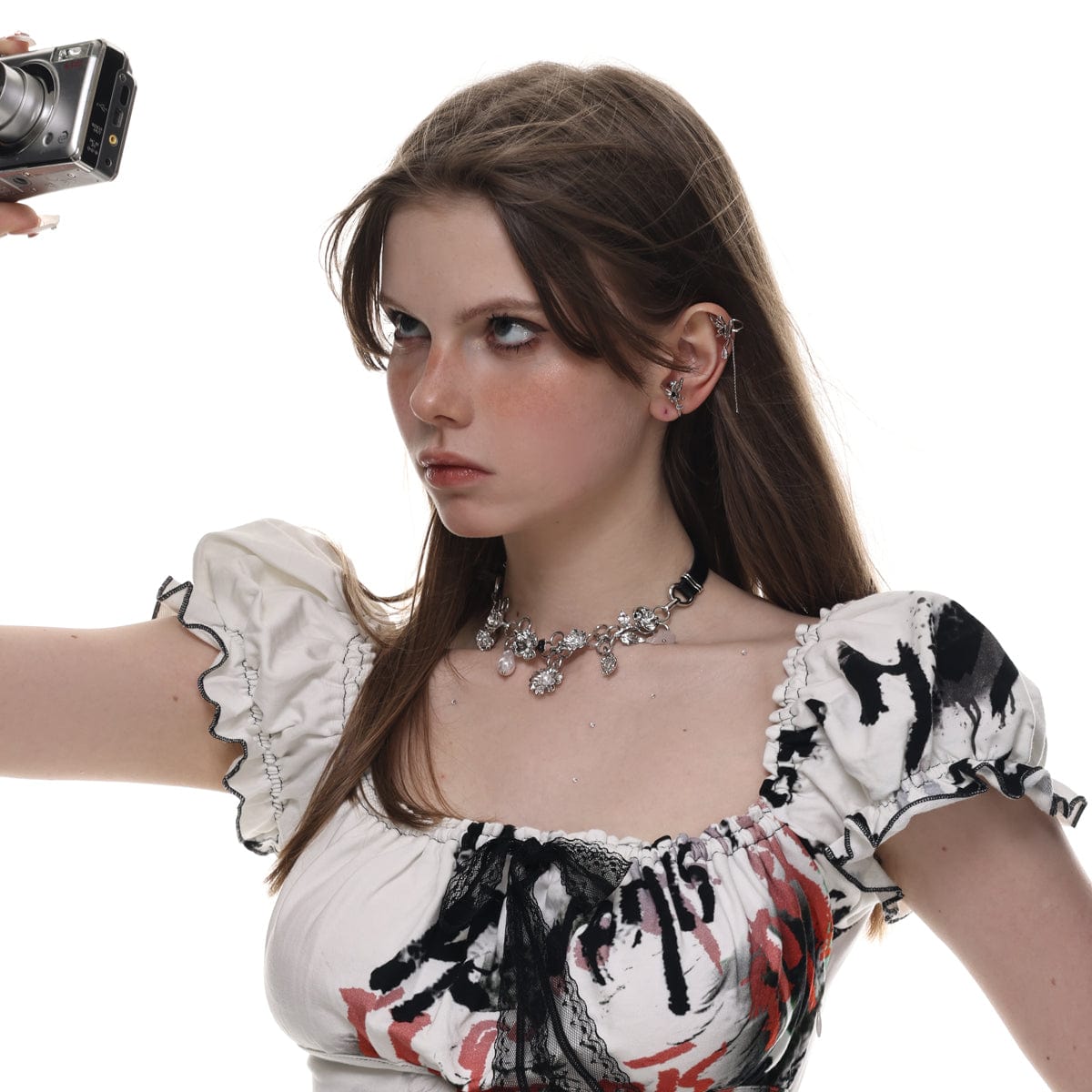 Kobine Damen-Halskette mit Perlen und Punk-Blumenmotiv