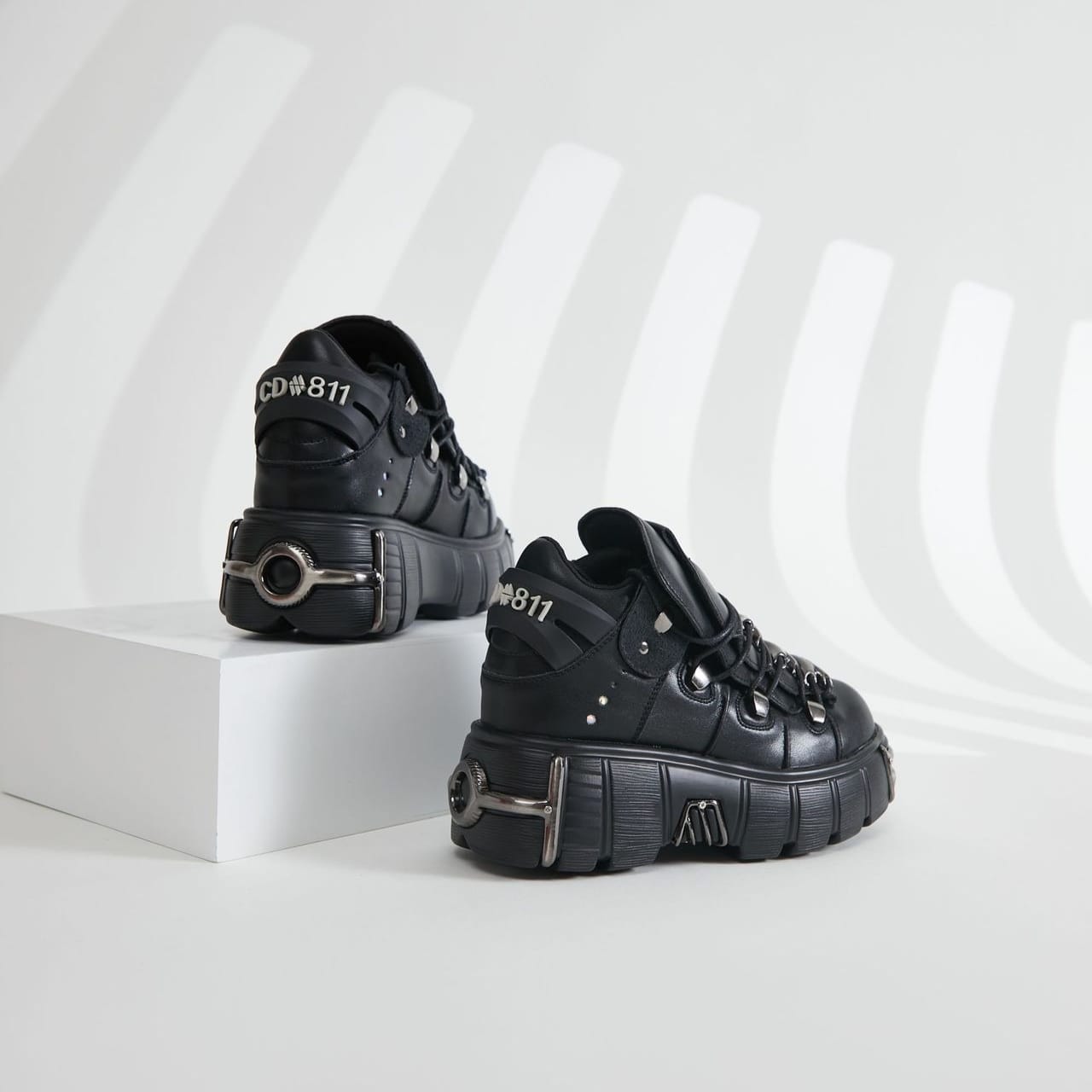 Scarpe con plateau punk in velcro da donna Kobine