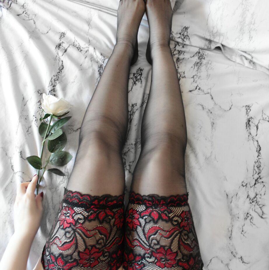 Women's Sheer Stocking With Floral Lace Hem