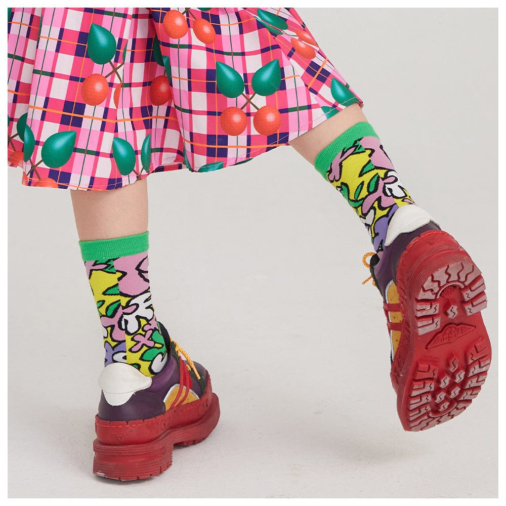 Rosa Kawaii Damensocken mit schönen Blumen