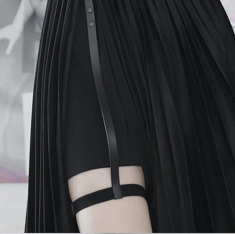 Women's Gothic Asymmetric Hem Long Pleated Skirts With Leg Ring
