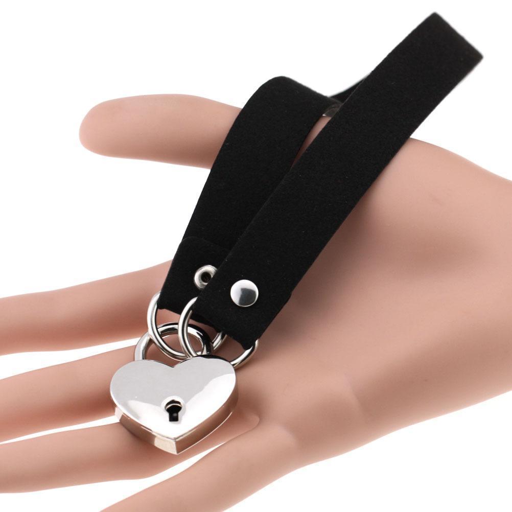 Women's Goth Velvet Heart Lock Choker Necklace With Key